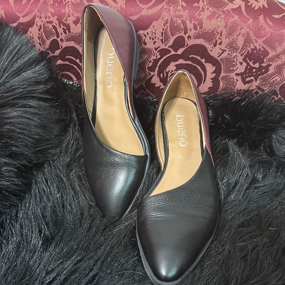 Bueno Red & Black Open Flats 38